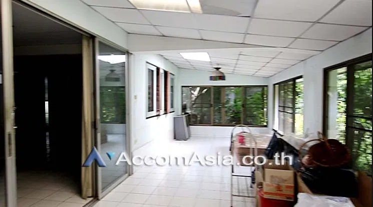 picture 🔼🔽 AccomA 📩 Home Office 4 BR House in Khlong Ton Nuea (AA19216) - 3/12