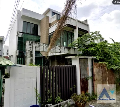 เช่าบ้านเดี่ยว ถนนเพชรบุรี กรุงเทพฯ : 🔼🔽 AccomA 📩  3 BR House in Khlong Ton Nuea (AA44033)