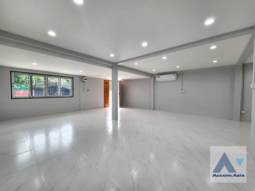 picture 🔼🔽 AccomA 📩 House for rent, near Bangkok Prep Primary Int’l 600 m. in Phra Kanong (AA35459) - 3/20
