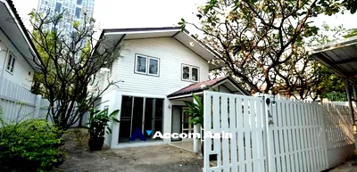เช่าบ้านเดี่ยว ถนนสีลม : 🔼🔽 AccomA 📩  3 BR House in Thung Maha Mek (AA20793)