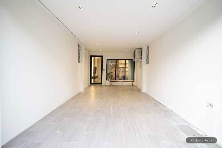 picture Ban Yu Charoen 29 (Soi Ratchada 18) | Rent a stunning, fully-furnished townhome in Huai Khwang! - 17/18