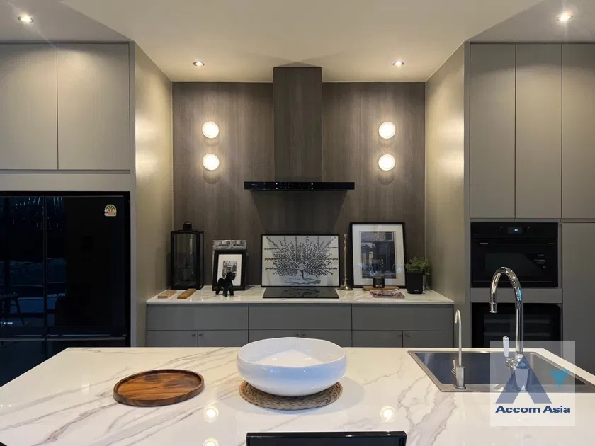 picture 🔼🔽 AccomA 📩 Warm Minimalist Home with Natural Light - 7/12