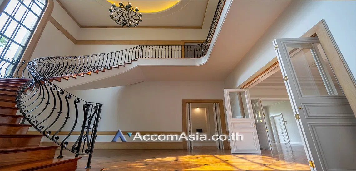 รูป 🔼🔽 AccomA 📩 Spacious estate with lush garden, private pool & timeless charm - รูปที่ 9/20