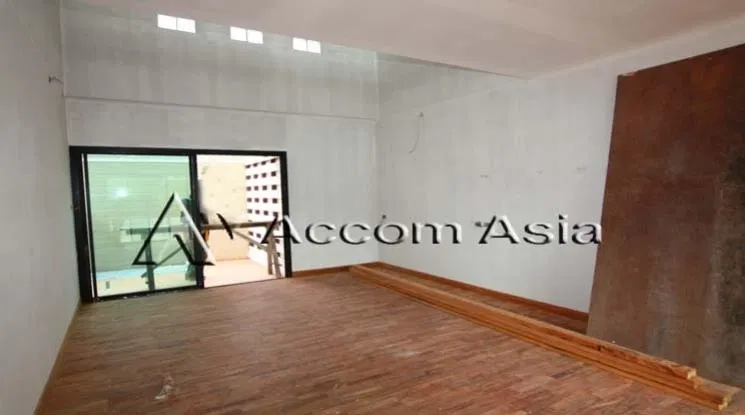 รูป 🔼🔽 AccomA 📩 Spacious house with large windows and renovation potential (1917732) - รูปที่ 3/9