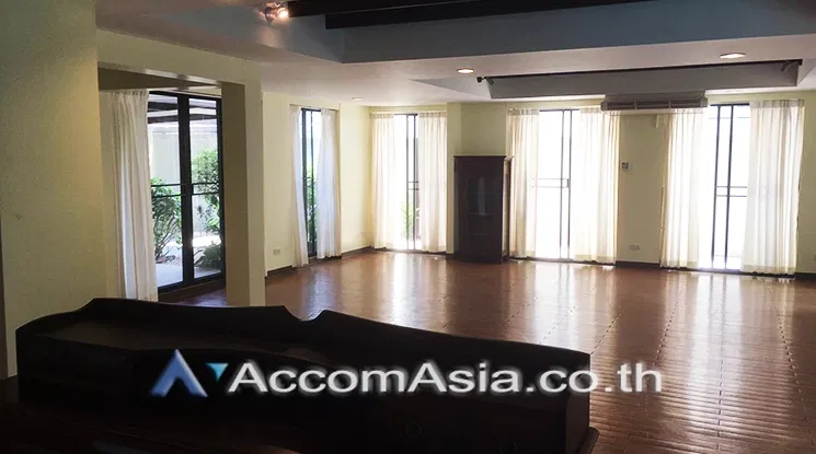 รูป 🔼🔽 AccomA 📩 Family-friendly home with pool, mini field, and light-filled space (13002120) - รูปที่ 2/17