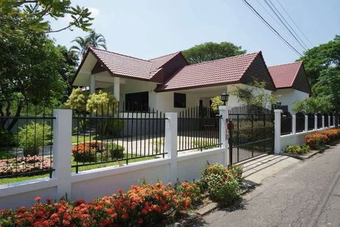 ขายด่วน!!! บ้านพร้อมที่ดิน เนื้อที่ 196 ตร.ว. จ.เชียงใหม่ ใกล้สนามบิน T.0946511456