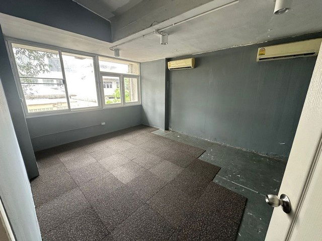 picture FOR RENT  OFFICE PROPERTY  40000 BAHT per MONTH - 4/8