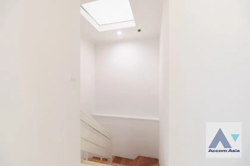 รูป 🔼🔽 AccomA 📩 Spacious 3-story townhouse with lush green space for rent in garden compound with pool (AA16507) - รูปที่ 18/20