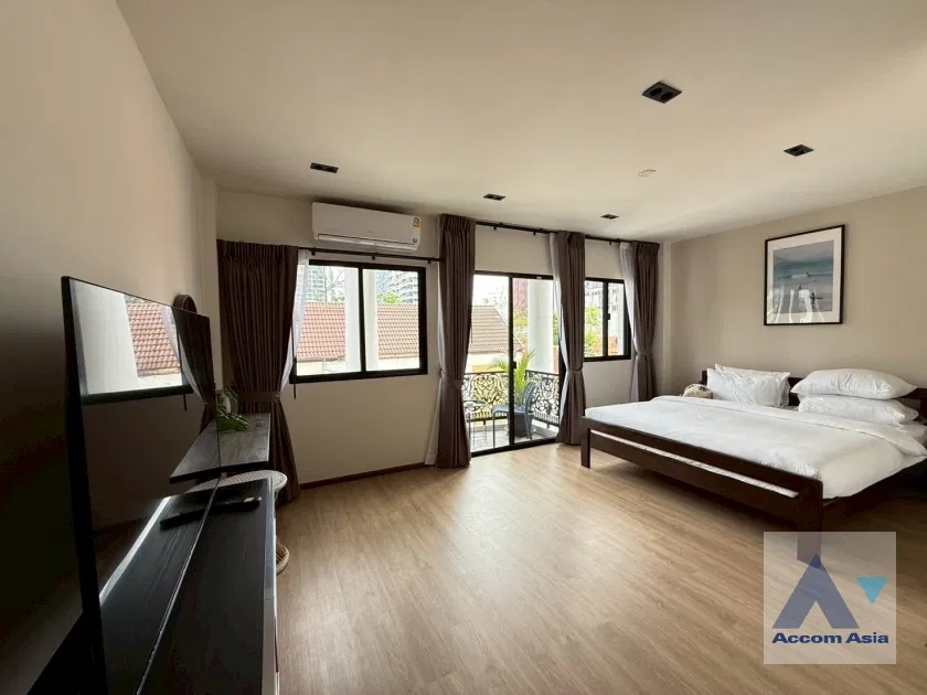 picture 🔼🔽 AccomA 📩  4 BR Townhouse in Khlong Ton Nuea (AA43819) - 6/20