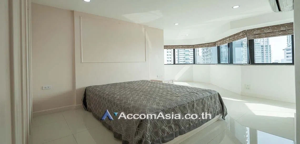 picture 🔼🔽 AccomA 📩 Elegant wooden condominium with warm tones and dining alcove (23622) - 7/10