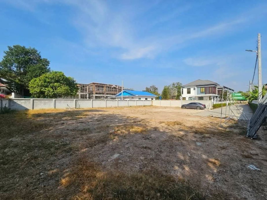 picture Beautiful land for sale in the project Soi K9, Huai Yai, Pattaya. - 8/8