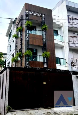 เช่าทาวน์โฮม วิทยาลัยสารพัดช่างพระนคร : 🔼🔽 AccomA 📩  4 BR Townhouse in Khwaeng Sam Sen Nai (AA41534)