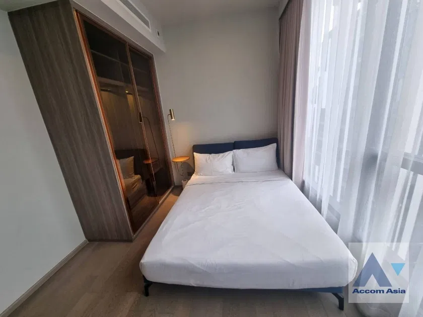 picture 🔼🔽 AccomA 📩 Refined condo with sleek design and warm lighting (AA41789) - 8/19