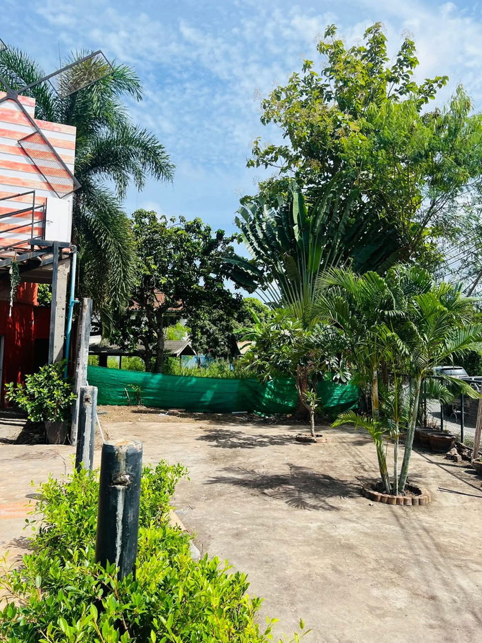 picture Townhome in Pattaya Prime Location "Just behind Pattaya Floating Marketwith spacious space for garden  - 2/10