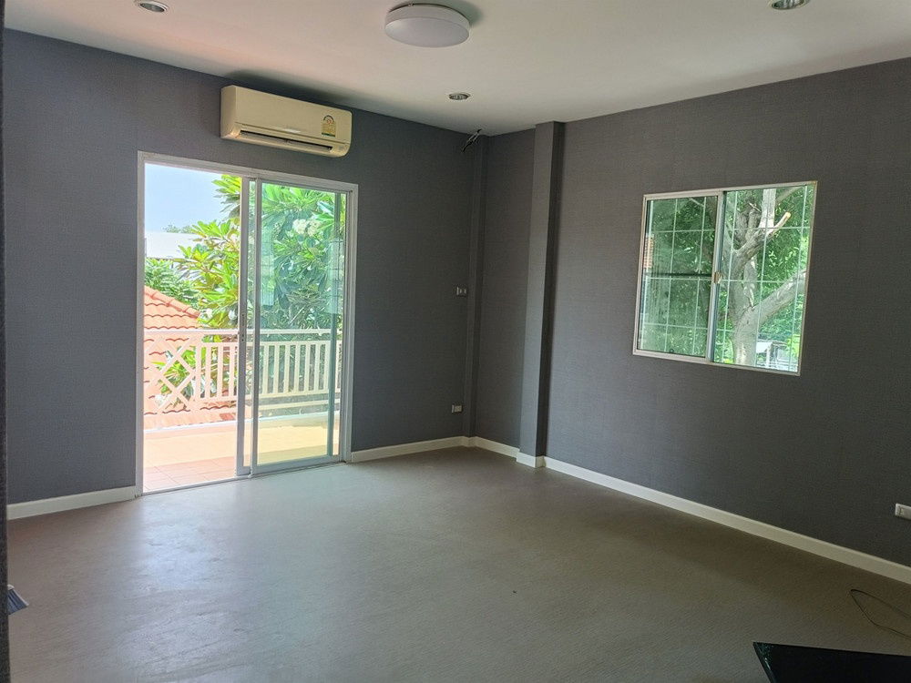picture Call : 092-251-3911 Aunrak Village Lat Phrao 64, Single house with guest house near Sky Train Yellow Line Ladprao 71 - 9/11