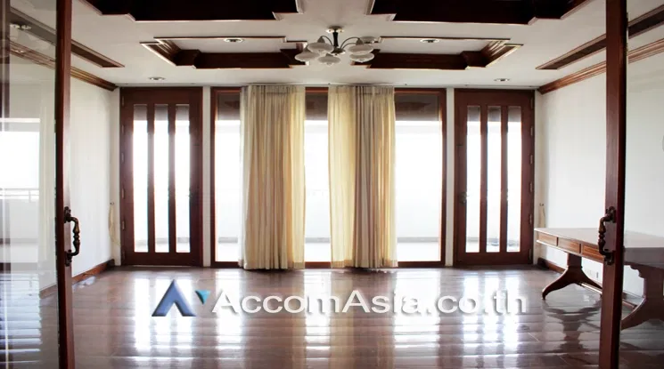 picture 🔼🔽 AccomA 📩 Classic wood-accented condominium with large layout at Tower Park (21335) - 3/8