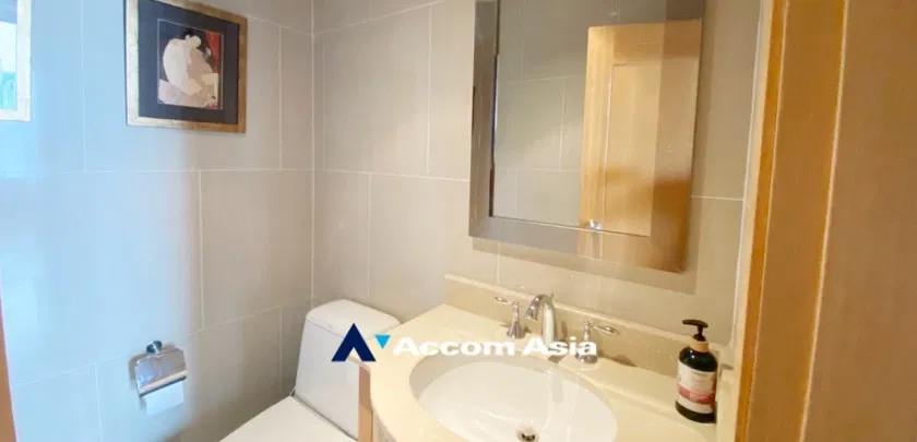 รูป 🔼🔽 AccomA 📩  Well-lit condominium with wood accents and panoramic windows in Sathorn (AA19577) - รูปที่ 15/18