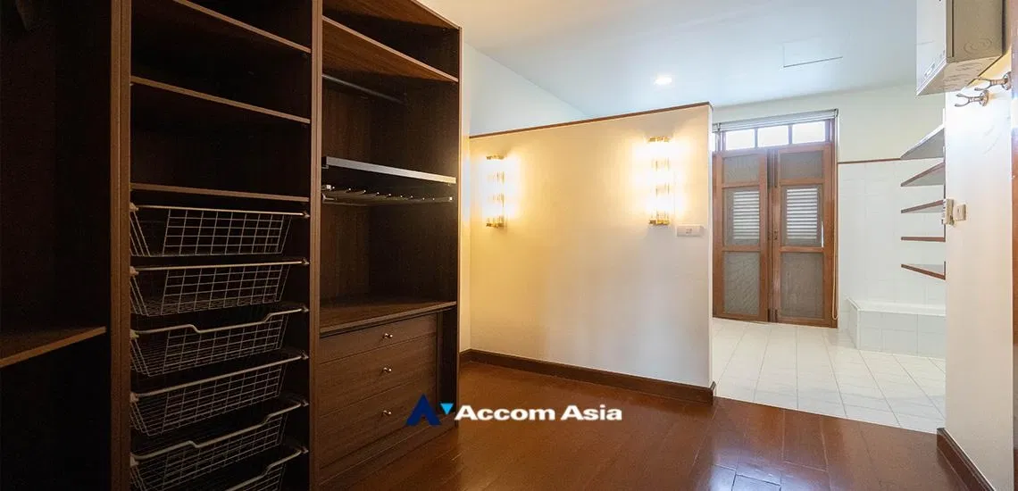 picture 🔼🔽 AccomA 📩 Classic white home with shared pool and bright, open interior 5 mins to BTS (6001601) - 10/20