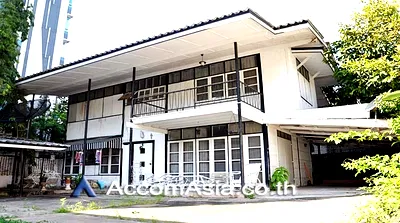 เช่าบ้านเดี่ยว ซอยทองหล่อ (สุขุมวิท 55) : 🔼🔽 AccomA 📩 Home Office 3 BR House in Khlong Ton Nuea (AA15746)