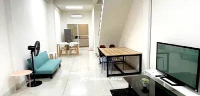 ทาวน์โฮม BTS เอกมัย : 🔼🔽 AccomA 📩 Pet friendly 4 BR Townhouse in Phra Khanong Nuea (AA32071)