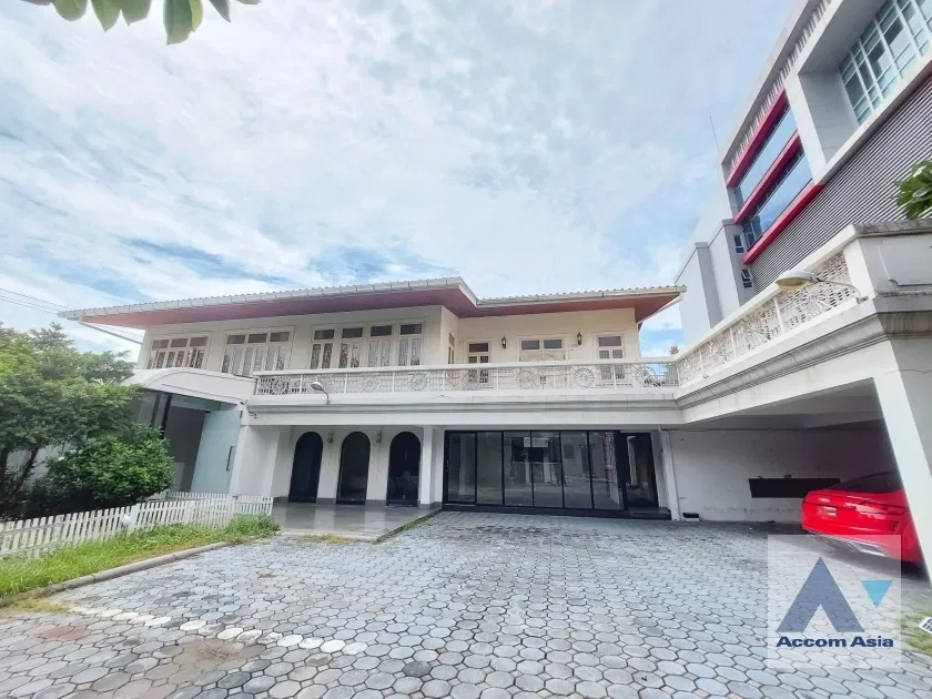 รูป 🔼🔽 AccomA 📩  4 BR House in Khlong Ton Nuea (90343) - รูปที่ 1/20