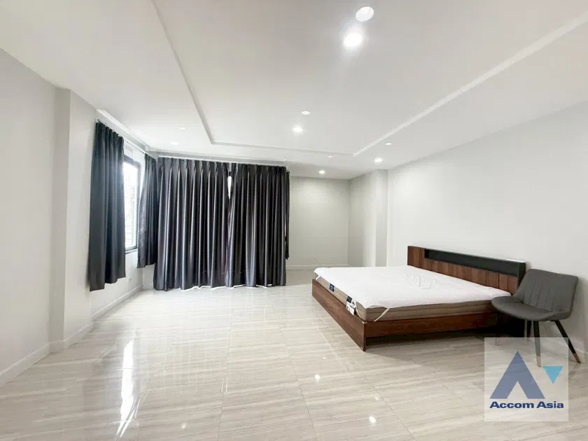 picture 🔼🔽 AccomA 📩 Newly renovated townhouse 5 beds for rent in Sukhumvit (AA43569) - 9/20