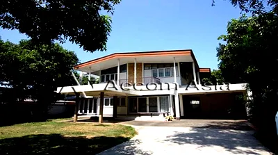 เช่าบ้านเดี่ยว ซอยทองหล่อ (สุขุมวิท 55) : 🔼🔽 AccomA 📩 Home Office 3 BR House in Phra Khanong Nuea (2318550)
