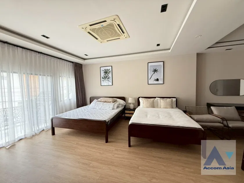 picture 🔼🔽 AccomA 📩  4 BR Townhouse in Khlong Ton Nuea (AA43819) - 14/20
