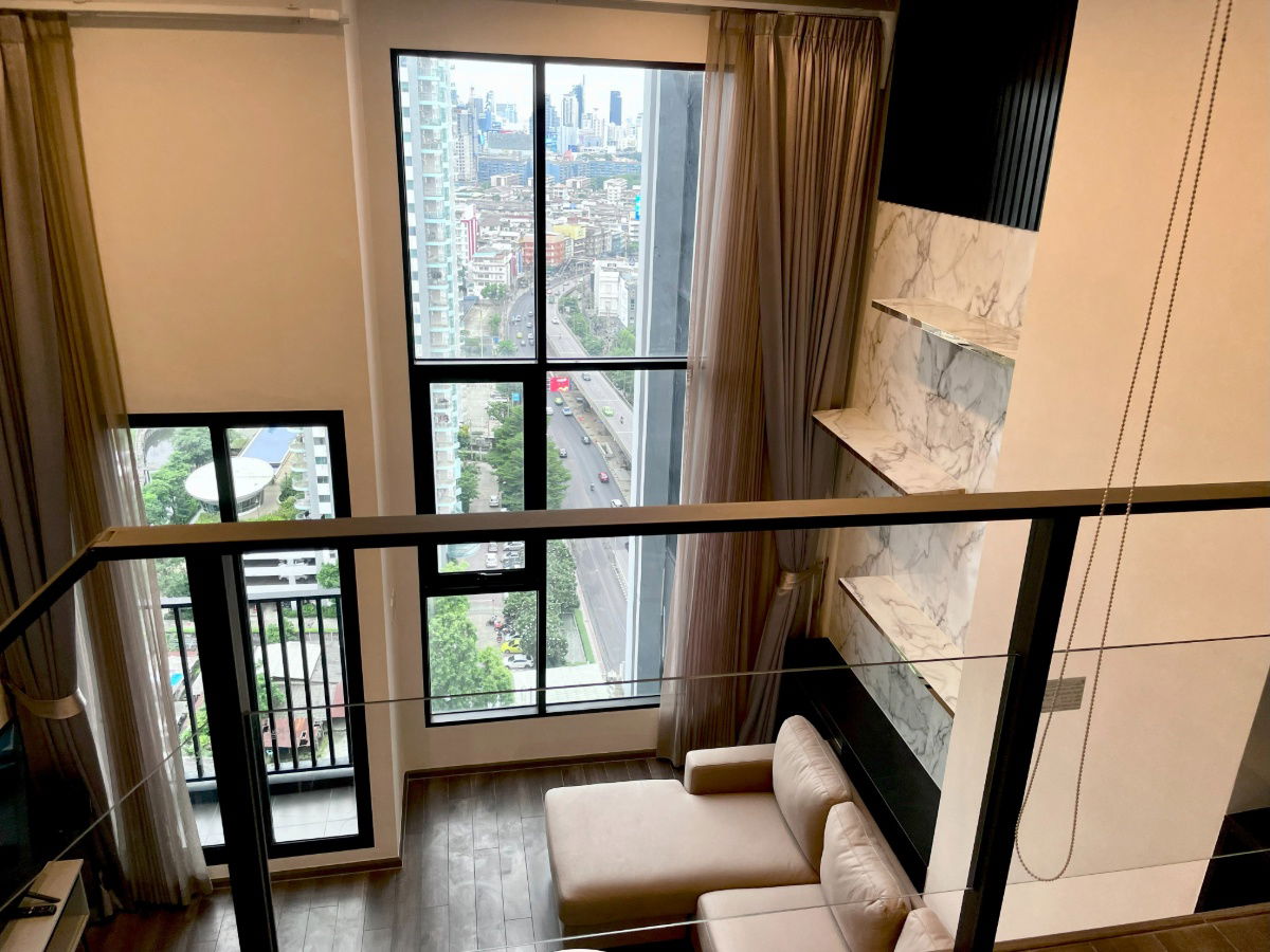 รูป 🎉 ให้เช่า! KnightsBridge Space พระราม 9 (Duplex ชั้นสูง วิวสวย)  ห้องสวย พร้อมเฟอร์ + เครื่องใช้ไฟฟ้าครบ เข้าอยู่ได้ทันที - รูปที่ 13/17