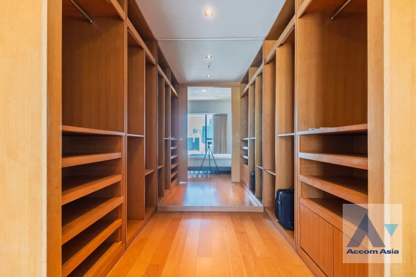 รูป 🔼🔽 AccomA 📩 Modern condo with glass walls and wooden built-ins (1518394) - รูปที่ 15/20