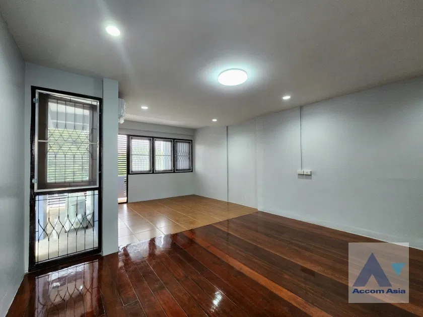 picture 🔼🔽 AccomA 📩 House for rent, near Bangkok Prep Primary Int’l 600 m. in Phra Kanong (AA35459) - 19/20