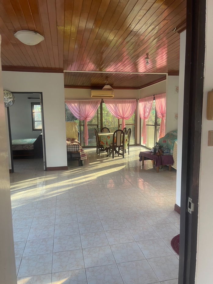 รูป ขายบ้านเดี่ยวในหมู่บ้าน Rock Garden Beach Resort  สิ่งแวดส้อมดี ใกล้ทะเล  อ.แกลง ระยอง  - รูปที่ 2/7