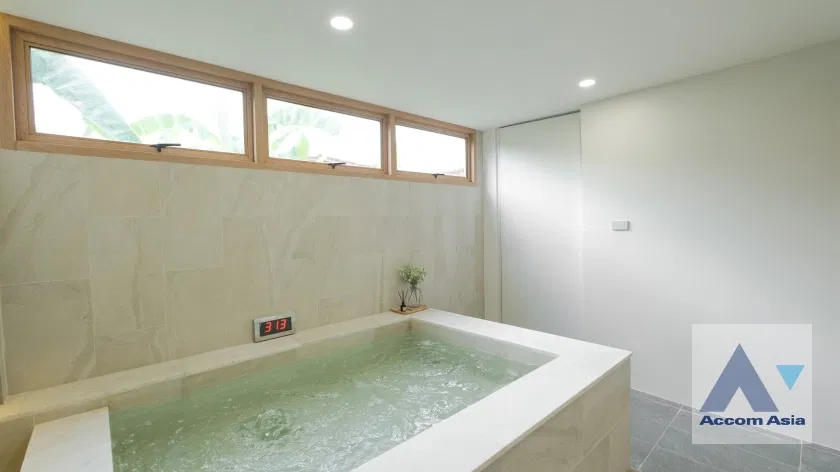 picture 🔼🔽 AccomA 📩  Newly renovated townhome 4 beds for rent in Sukhumvit, Bangkok near BTS Phra khanong (AA33050) - 13/20