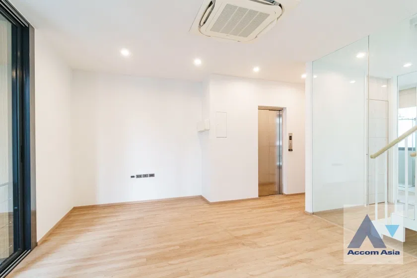 picture 🔼🔽 AccomA 📩  3 BR Townhouse @Luxury Style in Prime Location (AA39008) - 13/20