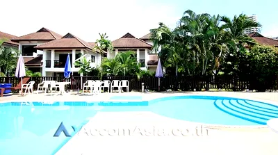 เช่าบ้านเดี่ยว พร้อมพงษ์ : 🔼🔽 AccomA 📩 House in tropical compound with pool and greenery in Sukhumvit (AA27343)