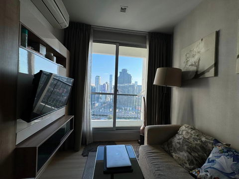 📌 rent Rhythm Sathorn 200 m. BTS Saphan Taksin near Central Bangrak OK Line : 0886060125
