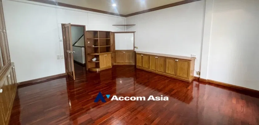 picture 🔼🔽 AccomA 📩  Classic wood-themed home with full built-ins throughout, located in Phra Khanong (AA32424) - 17/20