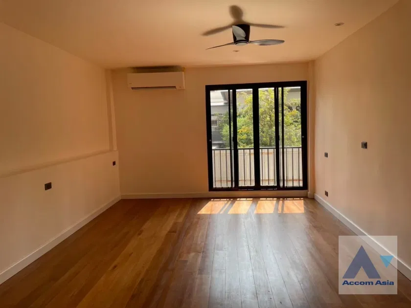 picture 🔼🔽 AccomA 📩  3 BR Townhouse in Khlong Toei Nuea (AA43136) - 12/20