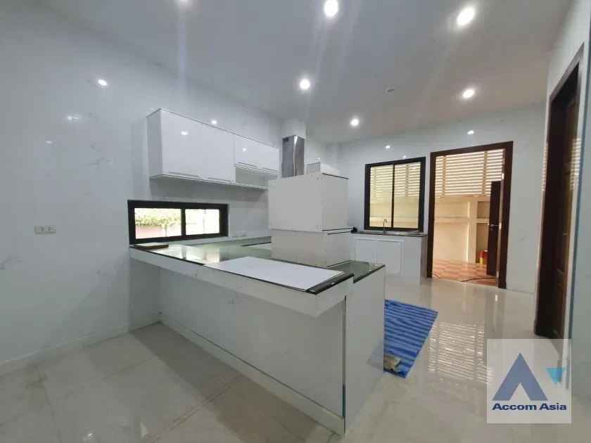 picture 🔼🔽 AccomA 📩 Big Balcony,Newly renovated,Fully Furnished 3 BR House in Khlong Ton Nuea (AA35536) - 4/20