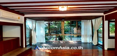 เช่าบ้านเดี่ยว พร้อมพงษ์ : 🔼🔽 AccomA 📩 Pet friendly,Home Office 3 BR House in Klong Tan (AA10673)