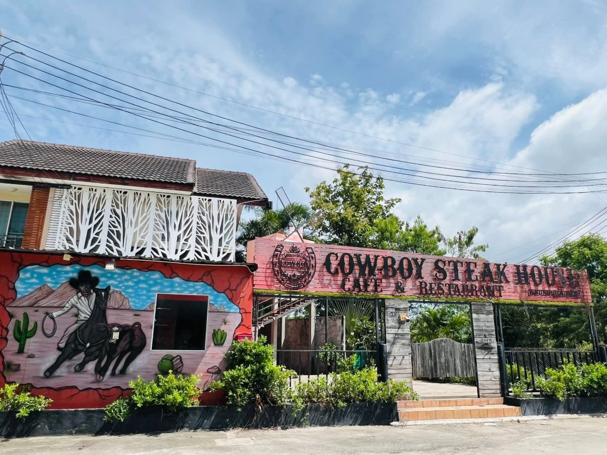 picture Townhome in Pattaya Prime Location "Just behind Pattaya Floating Marketwith spacious space for garden  - 10/10