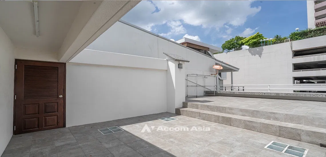 รูป 🔼🔽 AccomA 📩  Classic house with rooftop and stylish interior in Phrom Phong (110107) - รูปที่ 13/20