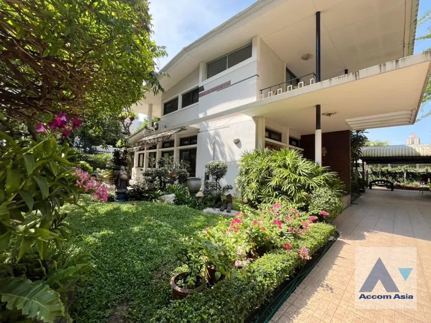 รูป 🔼🔽 AccomA 📩  Split-Level Modern-Vintage Home with Lawn and Mature Trees  (AA42371) - รูปที่ 2/20