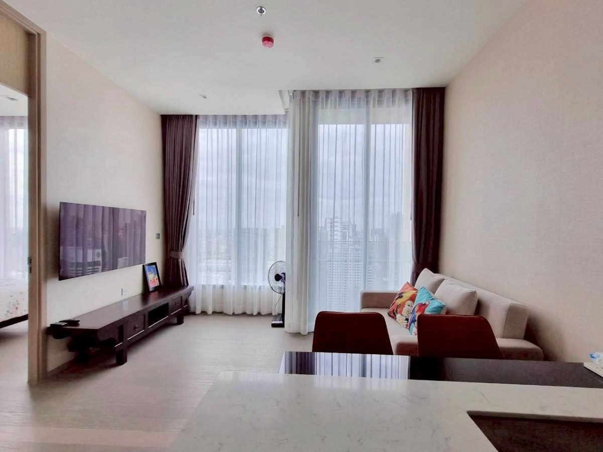 รูป  ให้เช่า คอนโด อโศก The Esse asoke 44ตรม. 1ห้องนอน1รับแขก วิวสวยโปร่งลมเย็นสบาย   เพียง45k - รูปที่ 1/19