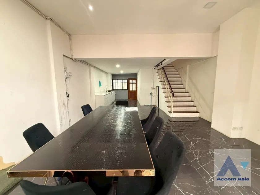 picture 🔼🔽 AccomA 📩  4 BR Townhouse @Regent 71 (AA44324) - 9/20