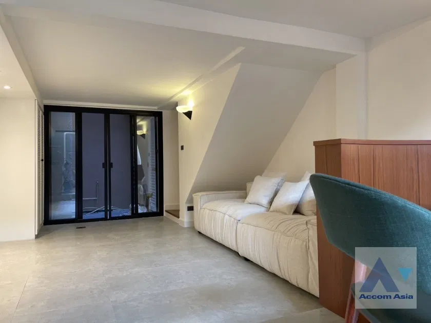 picture 🔼🔽 AccomA 📩  3 BR Townhouse in Khlong Toei Nuea (AA43136) - 2/20