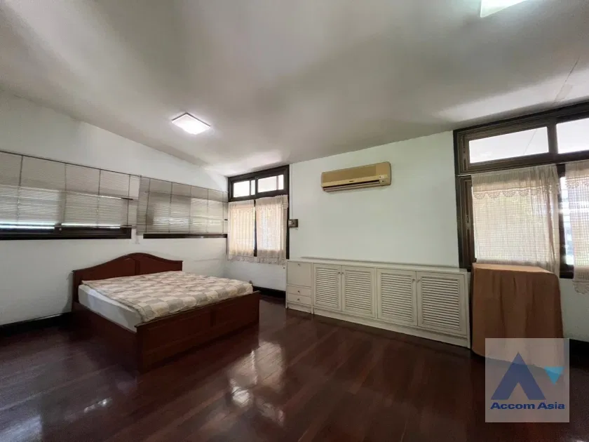 รูป 🔼🔽 AccomA 📩  Split-Level Modern-Vintage Home with Lawn and Mature Trees  (AA42371) - รูปที่ 18/20