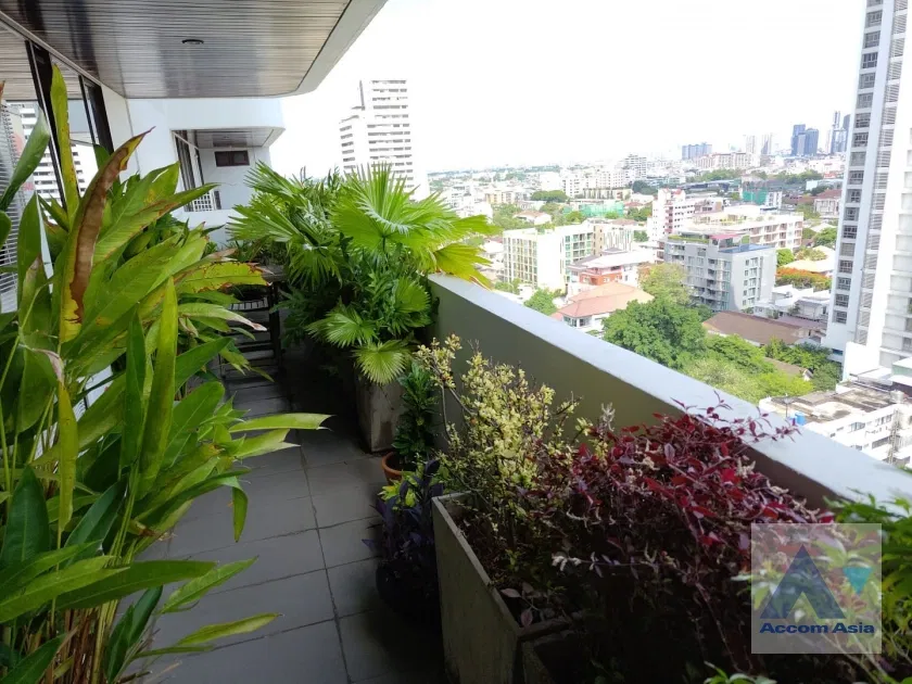 รูป 🔼🔽 AccomA 📩 Special price! Lush garden-view condo with spacious balcony and natural warmth (AA41062) - รูปที่ 10/11