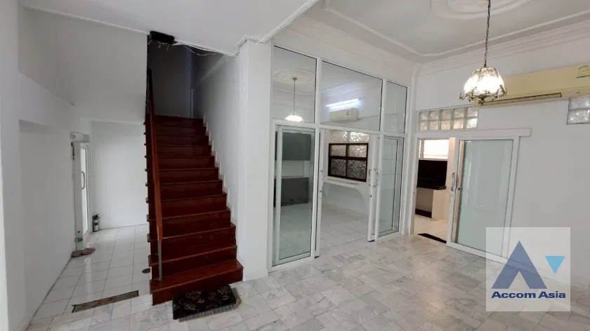 picture 🔼🔽 AccomA 📩 Home Office 5 BR Townhouse in Khlong Ton Nuea (AA44069) - 4/20