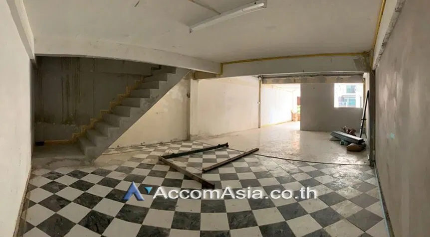 picture 🔼🔽 AccomA 📩 Home Office 2 BR Townhouse in Khlong Toei Nuea (AA26696) - 1/5